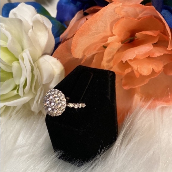 Gorgeous Multi Stone Halo Setting Diamond Simulate Accent Ring NEW - Picture 2 of 4